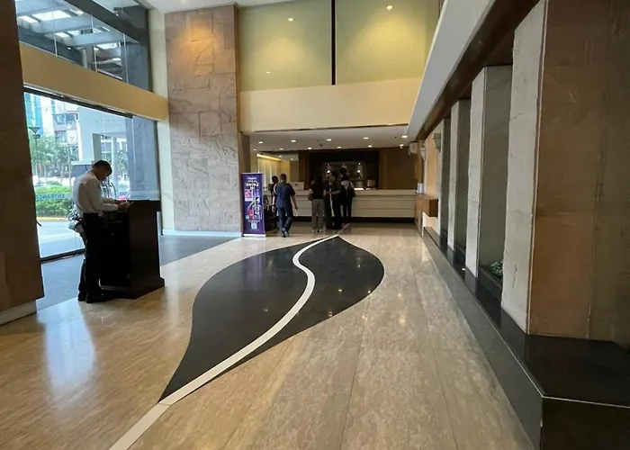 Antel Residences 702 * Manille
